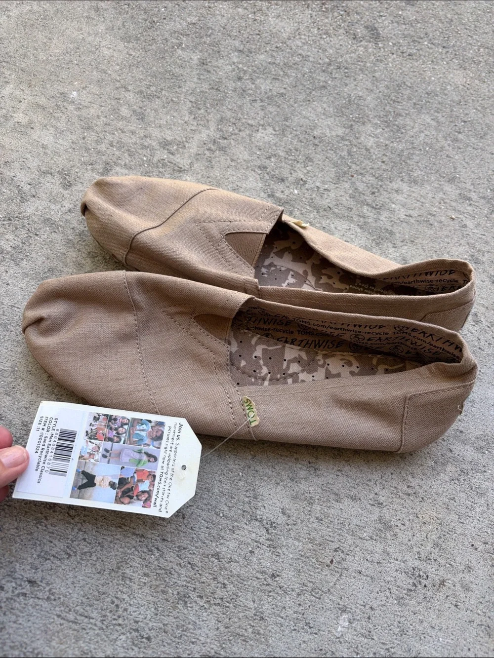 Toms Men’s Classic canvas slip ons nwt earth wise color sand recyclable 11Us